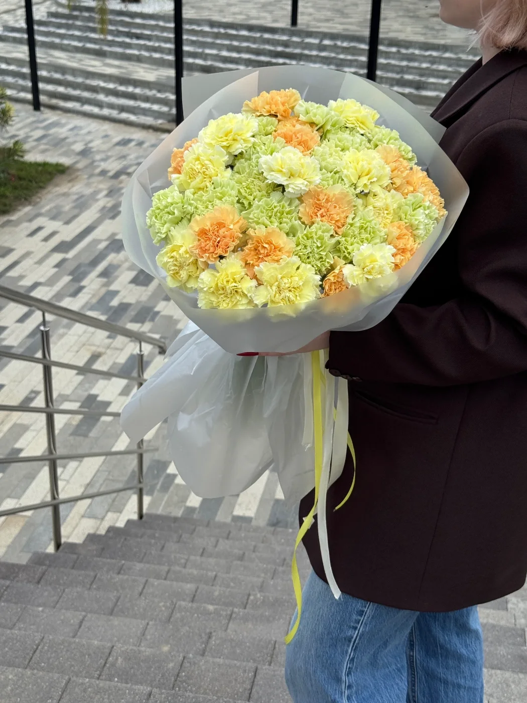 МоноБукет из 35 гвоздик  — букет Эндорфин