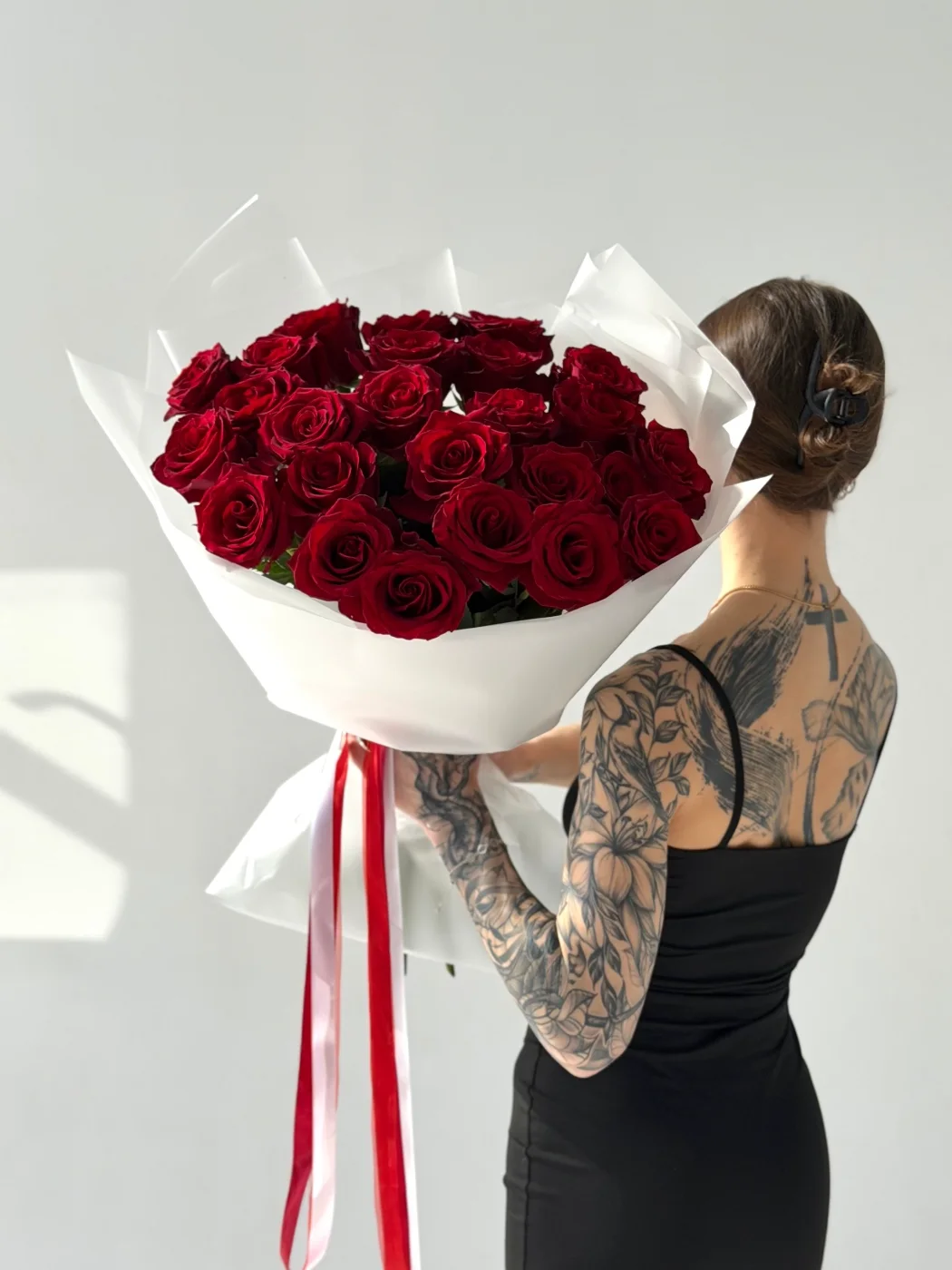 Букет из 25 красных роз Red Naomi 60 см  — 