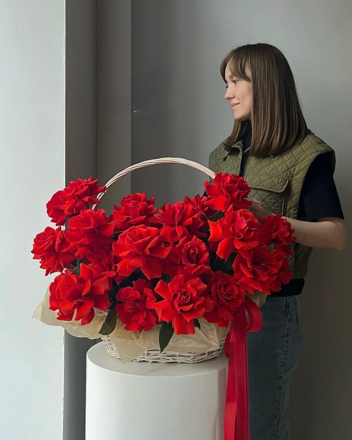 25 французских красных роз в корзине  — 