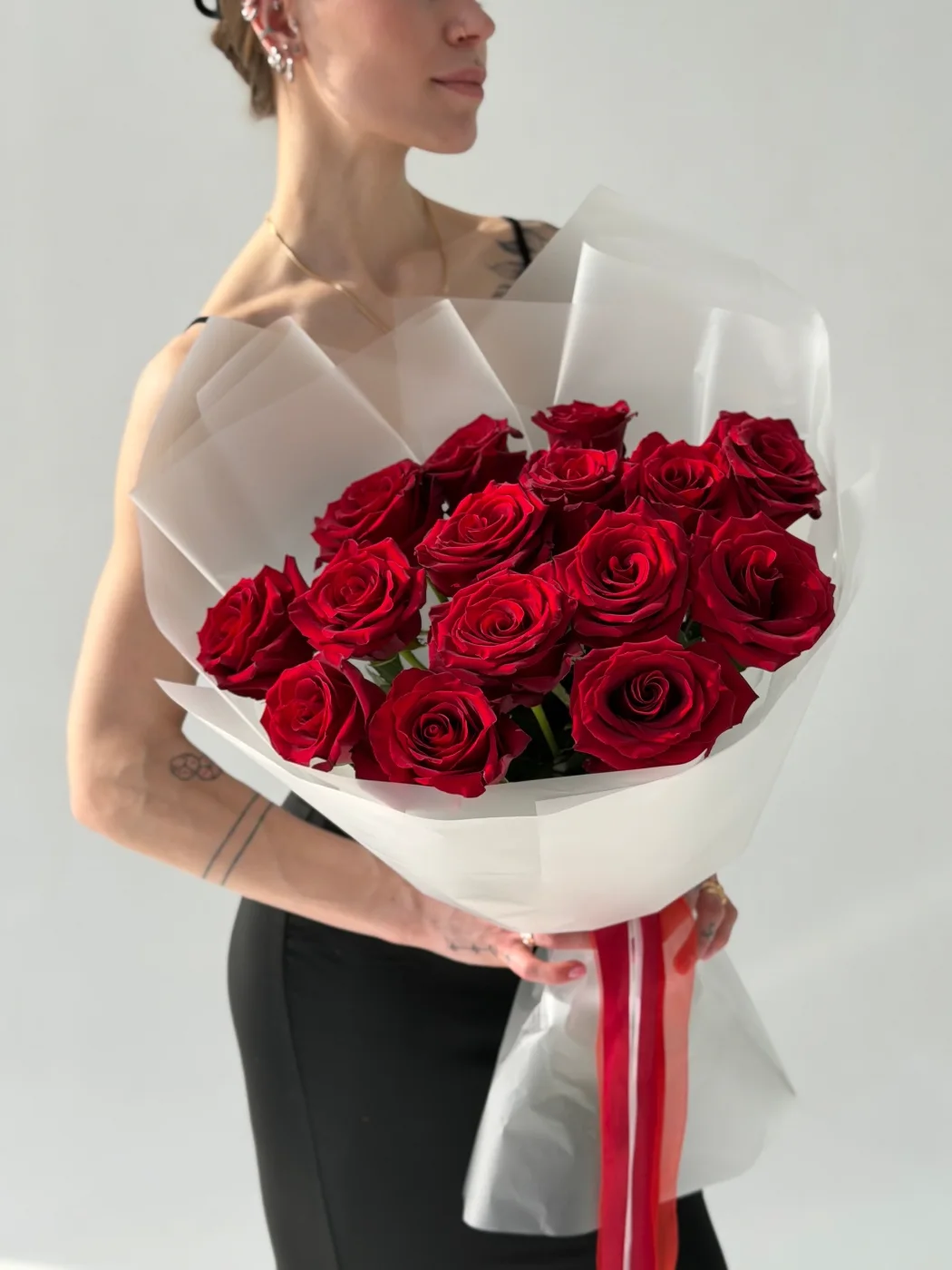 Букет из 15 красных роз Red Naomi 60 см  — 