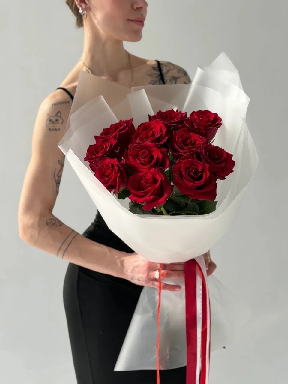 Букет из 11 красных роз Red Naomi 60 см  — 